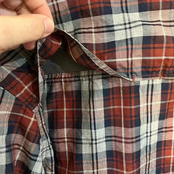 Croft and Barrows size L quick dry plaid button down EUC - Picture 7 of 9